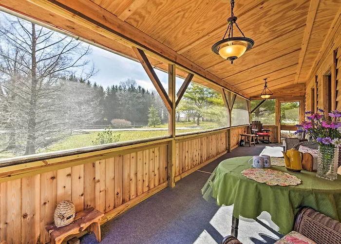 'Honey House Cabin' - A Quiet Countryside Retreat!