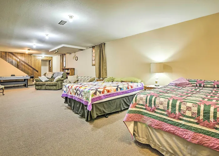 Milford Lake Vacation Rental: Walk To Beach!
