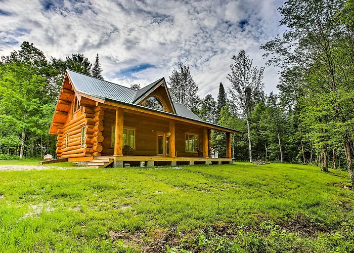 Custom Log Cabin W/ Deck & 45 Acres By Pine River!