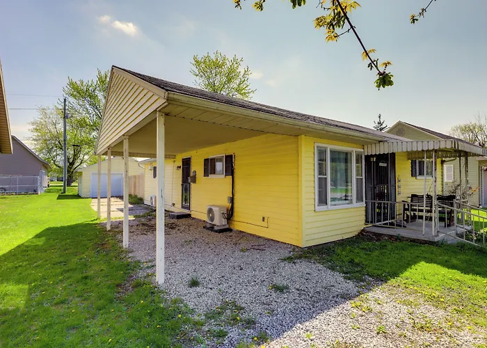 Pet-Friendly Ohio Escape W/ Deck & Community Dock!