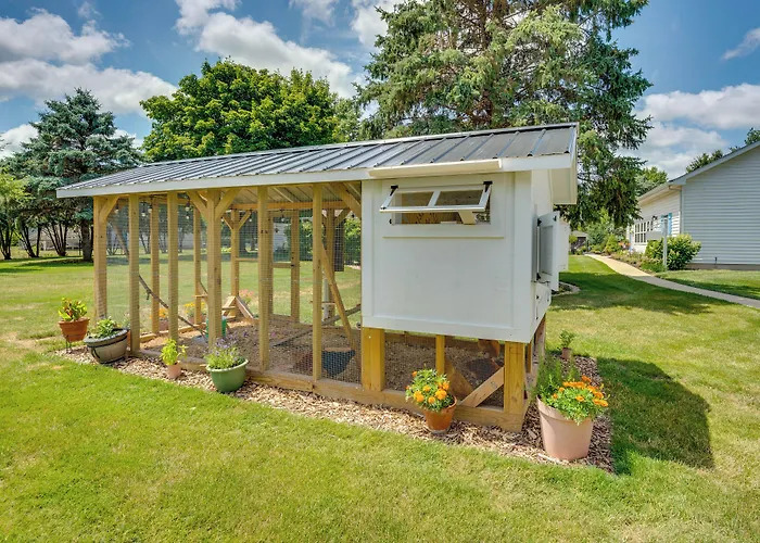 Peaceful Harvard Vacation Rental: 3 Mi To Town!