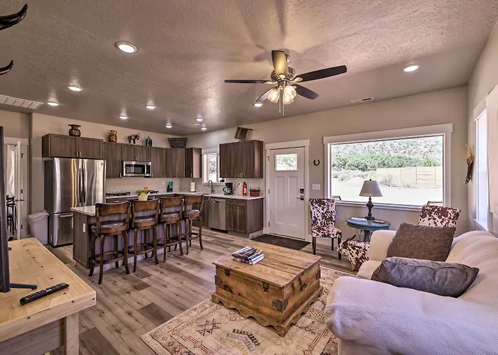 Quiet Kanab Home W/ Panoramic Views & Porch!