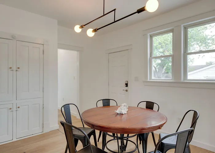 Modern Family Home In Mason W/ Backyard + Fire Pit