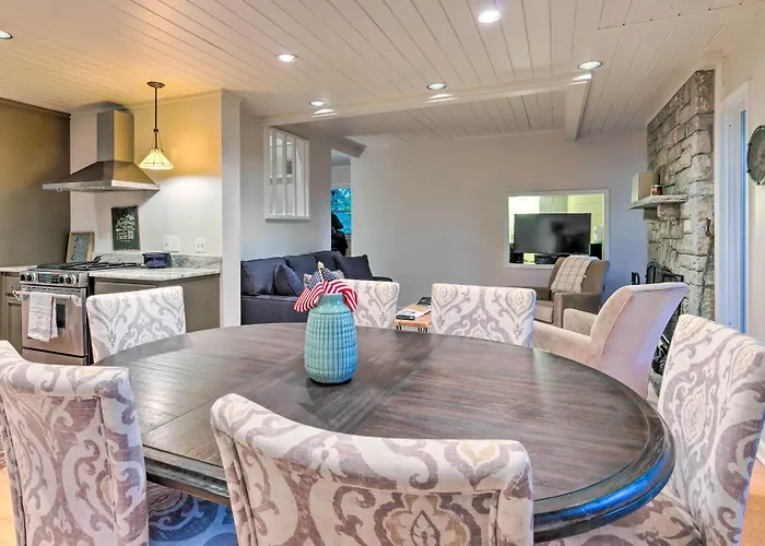 Highlands Home W/ Fireplace, Views, & Trails!