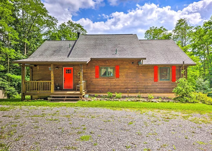 Slaty Fork Escape W/ Mountain View + Hot Tub!