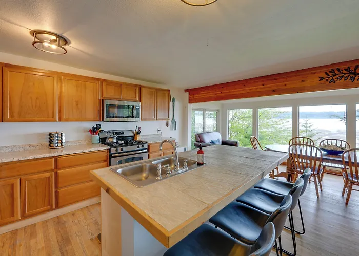 Cozy Beachouse: View & Deck, Steps From Skagit Bay