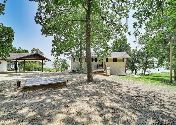 Lakefront Eufaula Escape W/ Dock + Private Beach!