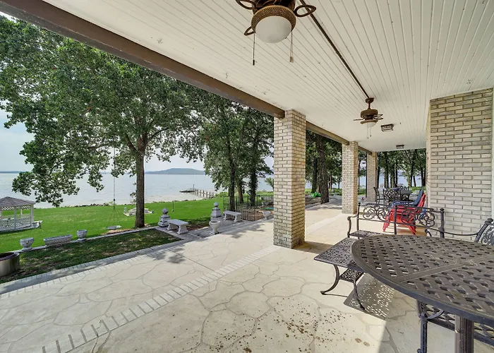Lakefront Eufaula Escape W/ Dock + Private Beach!