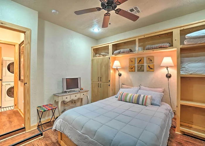 Charming Hilltop Cottage In Medicine Park!