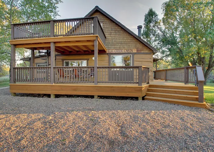 Cozy Augusta Cabin W/ Furnished Deck & Grill!