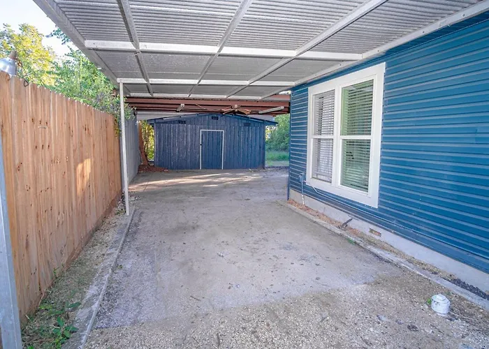 Stylish 4 Br2Ba Renovated Home Near Downtown
