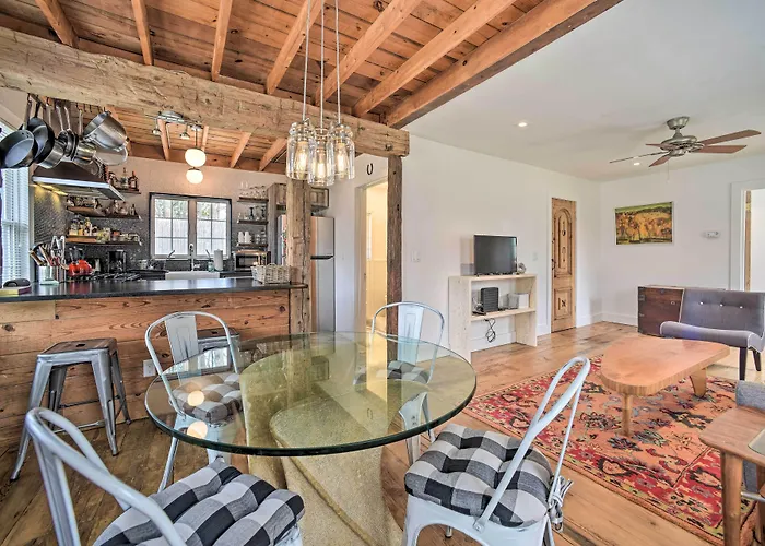 Charming Cottage W/ Yard - 2 Mi To Tinker St!