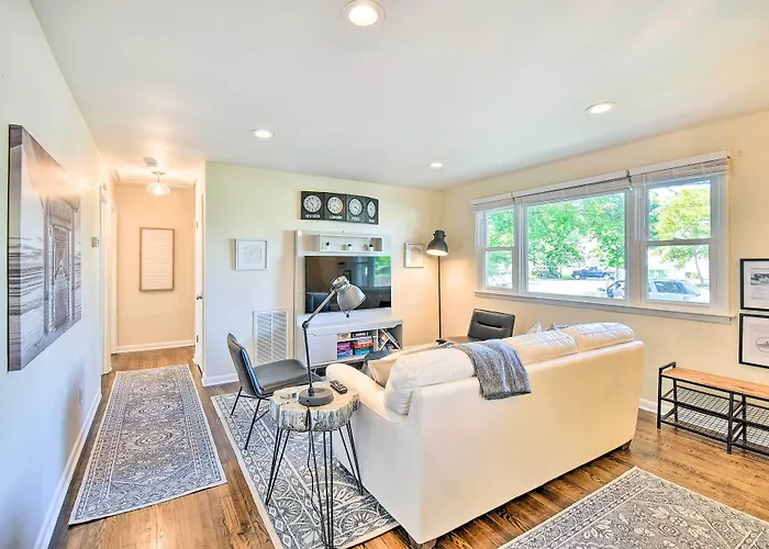 Charming Hampton Home W/ Yard: 2 Mi To Beach!