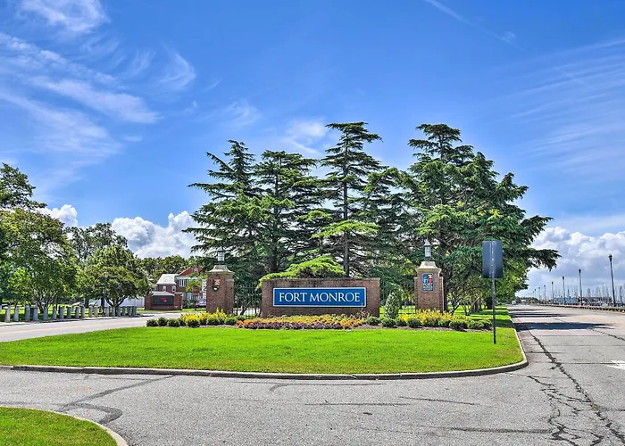 Charming Hampton Home W/ Yard: 2 Mi To Beach!