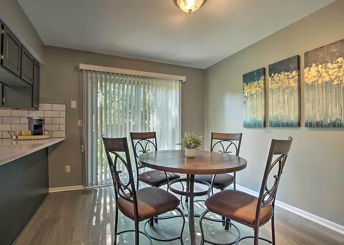 Modern Townhome W/ Fireplace: Near Stoll Park