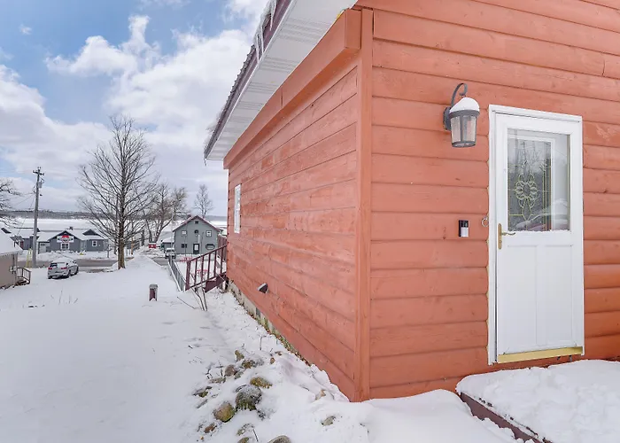 Charming Curtis House: Large Deck W/ Lake View!