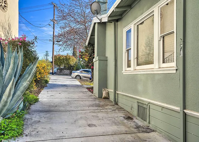 Ideally Located Oakland Home W/ Private Yard!