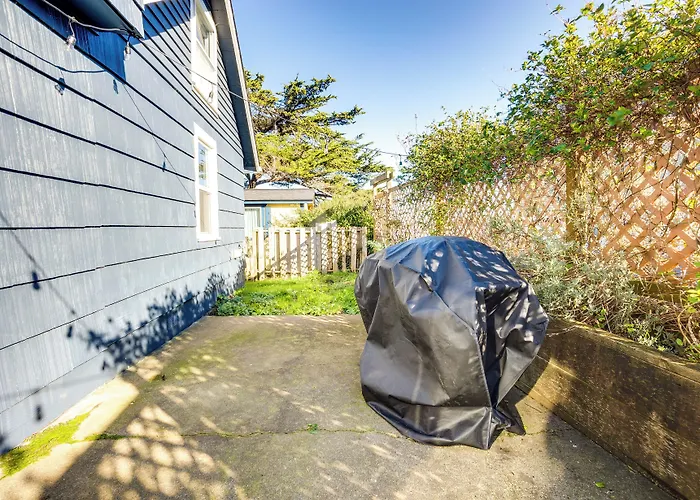 Bandon Beach House Rental: Walk To Downtown!