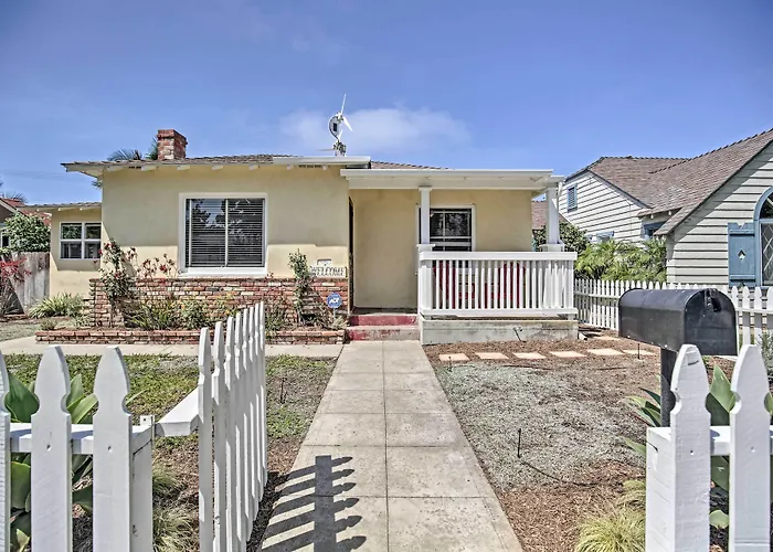 Oceanside Home W/ Yard - Walk To Beach & Pier