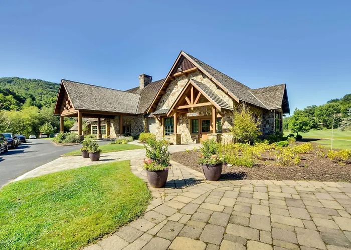 Serene Sky Valley Family Chalet W/ Fireplace