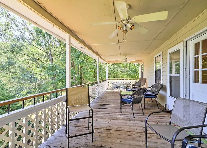 Lakefront Cottage W/ Private Hot Tub!