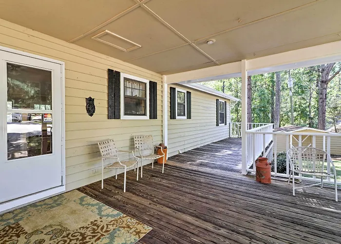 Lakefront Cottage W/ Private Hot Tub!