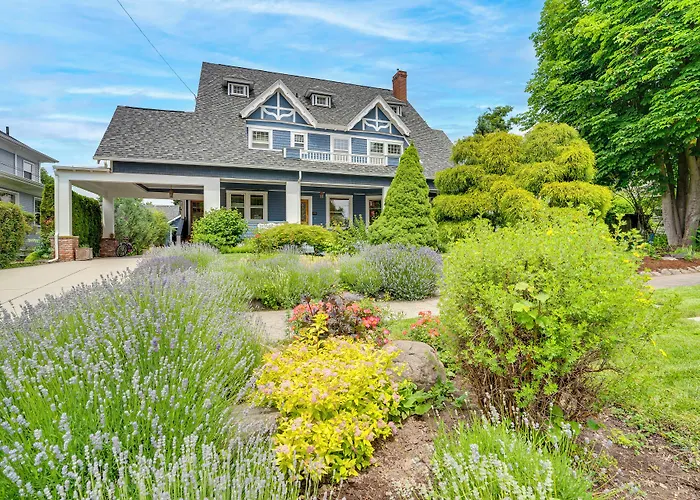 Wine Country Home With Yard; Walk To Downtown!