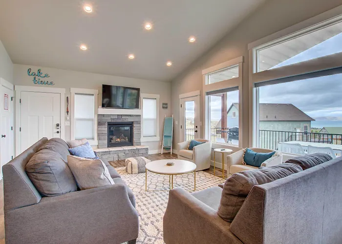 Lake-View Escape W/ Private Beach Resort Access!