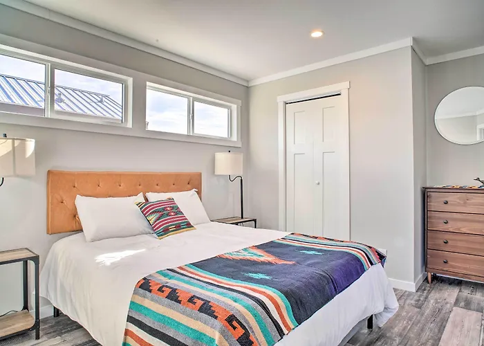 'The Roadrunner' - Silver City Oasis W/ Views!
