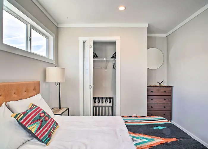 'The Roadrunner' - Silver City Oasis W/ Views!