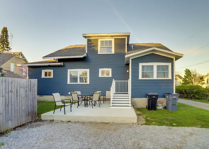 Indiana Vacation Rental - Walk To Syracuse Lake!