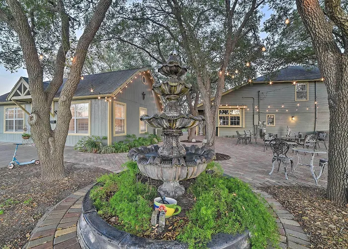 Casa De Samuel - Patio, Fountain & Outdoor Kitchen