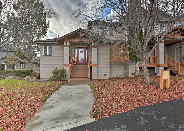 Idyllic Redmond Townhome W/ Furnished Deck!