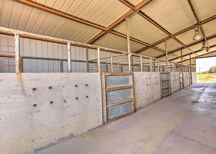 Pet-Friendly Efficiency Cottage W/ Pool!