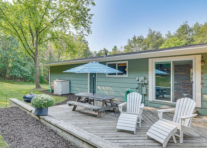 Four-Season Home On Scenic Bluff Country Acreage!