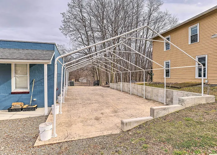 Lovely Finger Lakes Vacation Home Near Seneca Lake