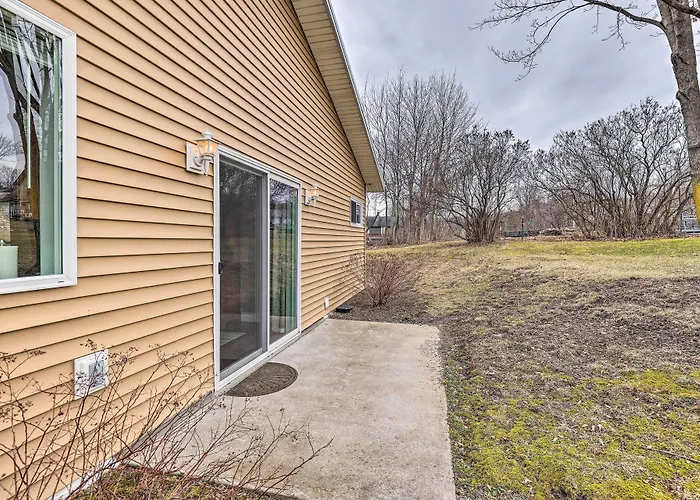 Lovely Finger Lakes Vacation Home Near Seneca Lake