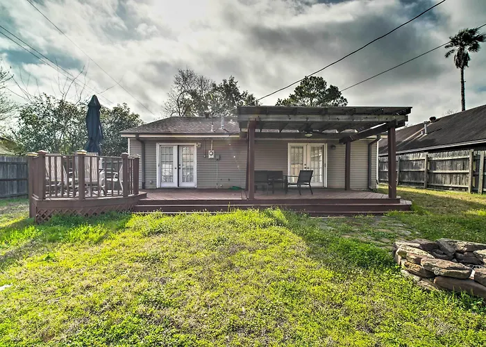 Bright College Station Abode: 3 Mi To Kyle Field