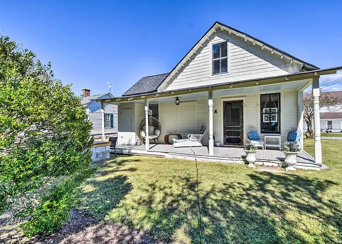Cozy Currituck Home W/ Fire Pit Near Ferry!