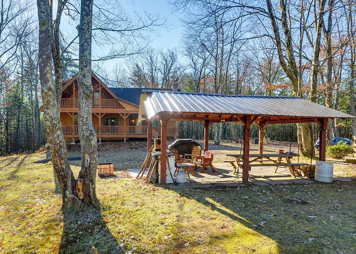 Benton Home On 50 Acres W/ Private Deck & Views!