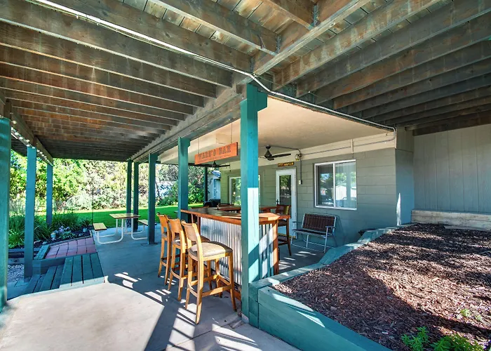 2-Level Home W/ Deck: 1/2 Mi To Lake Mcconaughy!
