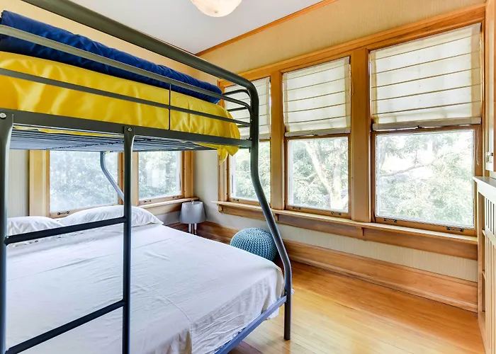 Charming Mpls Home W/ Patio - Walk To Uptown!