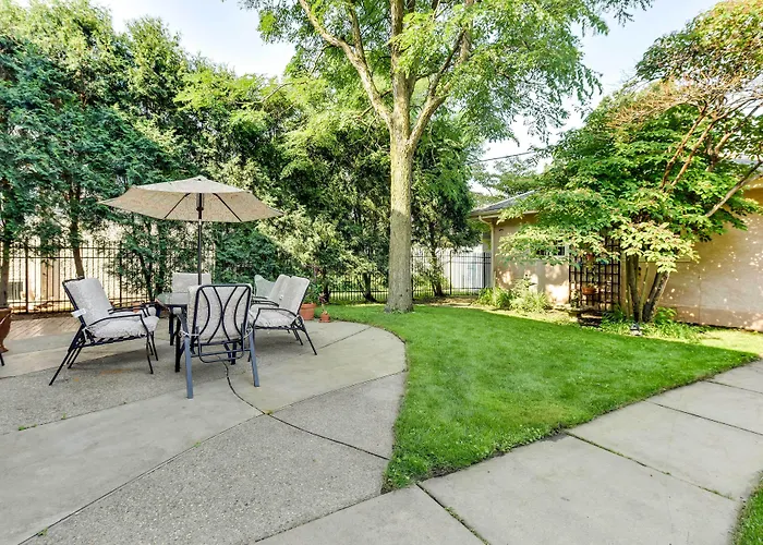 Charming Mpls Home W/ Patio - Walk To Uptown!