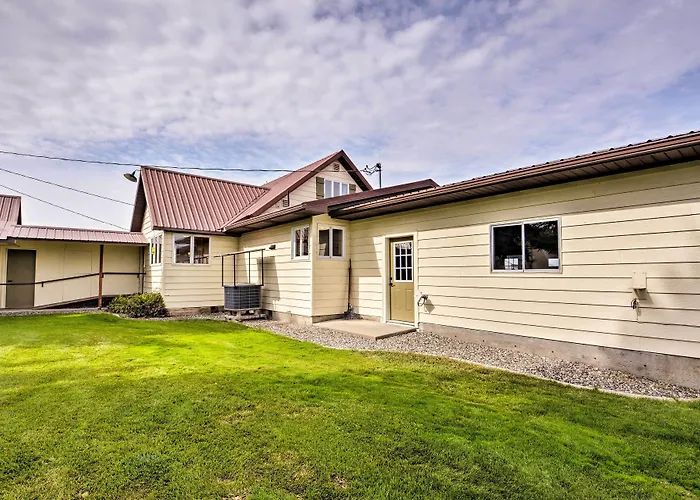 Farmhouse In Country Setting Near Gravity Hill