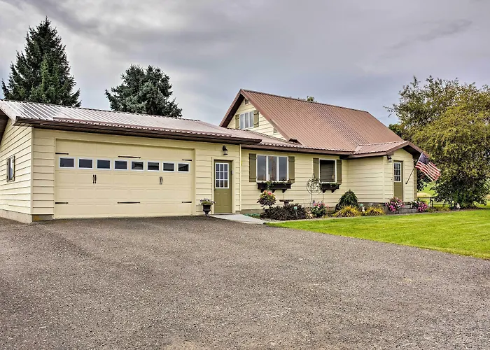Farmhouse In Country Setting Near Gravity Hill
