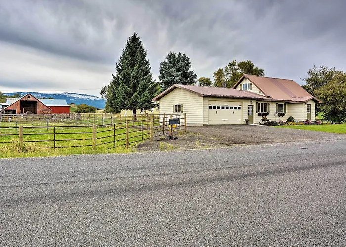 Farmhouse In Country Setting Near Gravity Hill