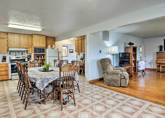 Farmhouse In Country Setting Near Gravity Hill