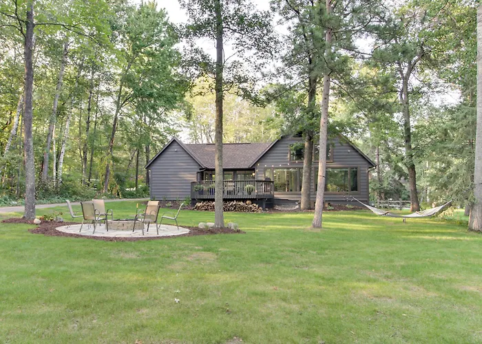 Breezy Point Cabin: Deck W/ Golf Course Views!