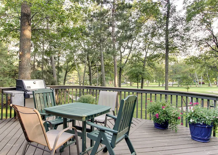 Breezy Point Cabin: Deck W/ Golf Course Views!