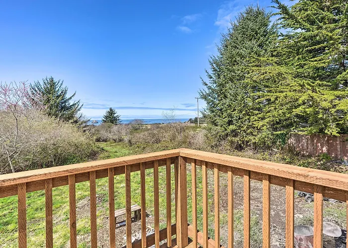 Bungalow W/ Wraparound Deck - 8 Mi To Brookings